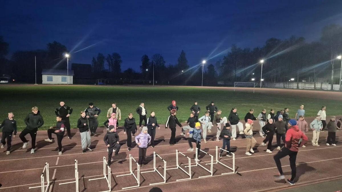 23 октября на стадионе «Труд» в Дубровке состоялся «Забег под звёздами» — мероприятие, объединившее любителей бега разных возрастов и уровней подготовки 23 октября на стадионе «Труд» в Дубровке состоялся «Забег под звёздами» — мероприятие, объединившее любителей бега разных возрастов и уровней подготовки