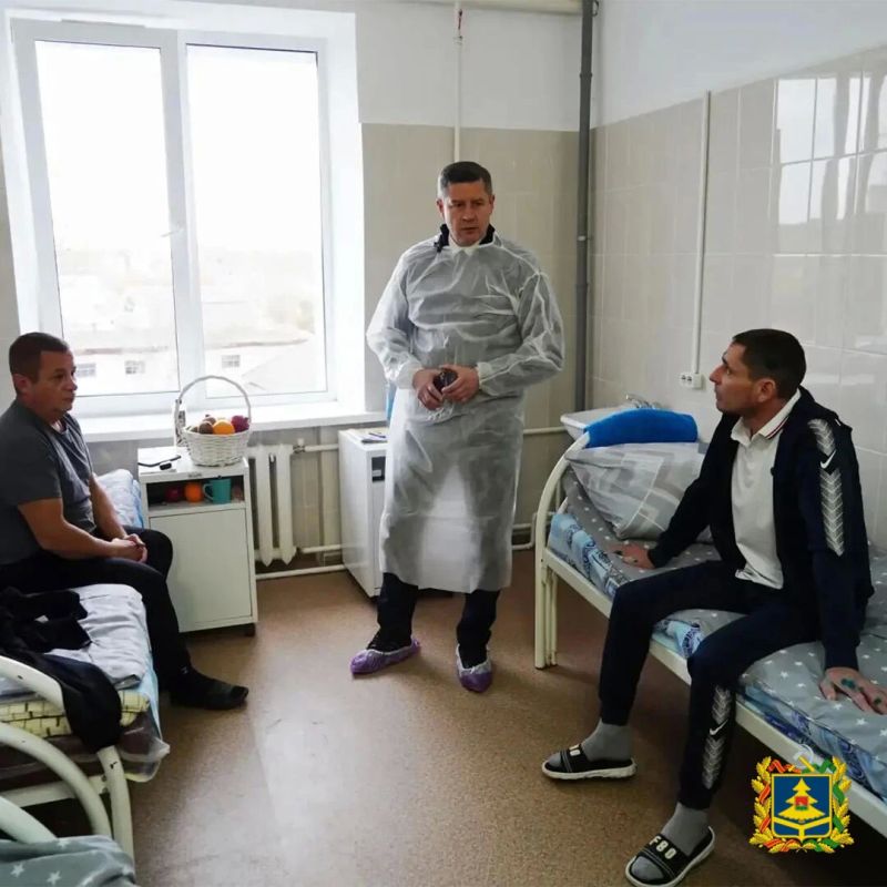 Губернатор Егор Ковальчук навестил пострадавших в результате атаки ВСУ на пассажирский автобус, который двигался по направлению Москва-Новозыбков