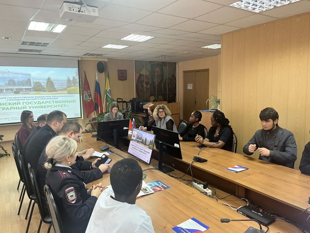 27 октября в Брянском государственном аграрном университете состоялась профилактическая встреча с иностранными студентами 27 октября в Брянском государственном аграрном университете состоялась профилактическая встреча с иностранными студентами