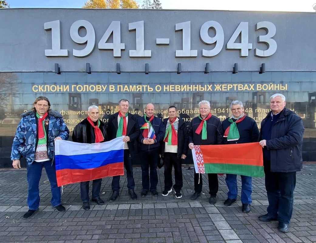 25 октября под руководством заместителя председателя Общественной палаты Брянской области, председателя правления Белорусского землячества на Брянщине Николая Голосова состоялась рабочая поездка на мемориальный комплекс... 25 октября под руководством заместителя председателя Общественной палаты Брянской области, председателя правления Белорусского землячества на Брянщине Николая Голосова состоялась рабочая поездка на мемориальный комплекс...