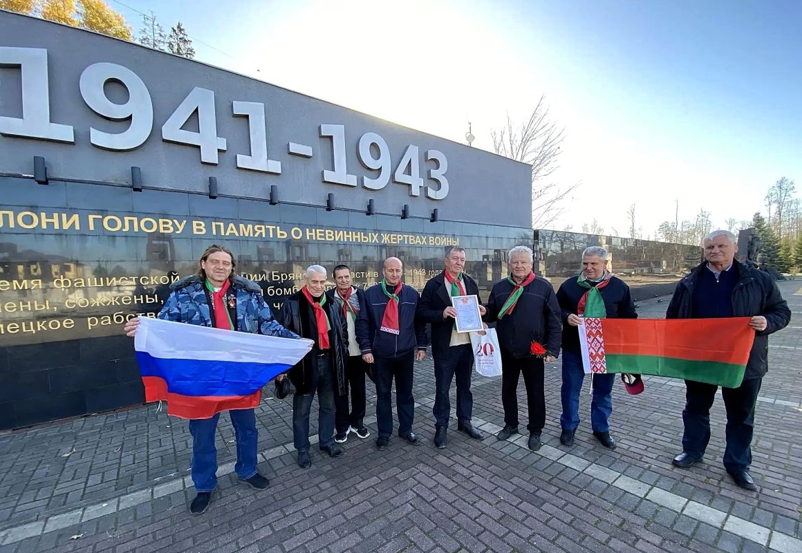 25 октября под руководством заместителя председателя Общественной палаты Брянской области, председателя правления Белорусского землячества на Брянщине Николая Голосова состоялась рабочая поездка на мемориальный комплекс... 25 октября под руководством заместителя председателя Общественной палаты Брянской области, председателя правления Белорусского землячества на Брянщине Николая Голосова состоялась рабочая поездка на мемориальный комплекс...