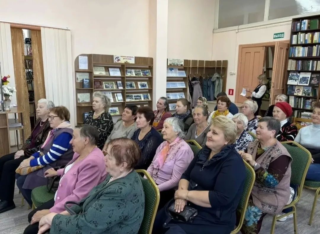 В Почепской центральной библиотеке собрались участники клуба «Огородник», чтобы проводить уходящий сезон и поговорить о планах на будущее В Почепской центральной библиотеке собрались участники клуба «Огородник», чтобы проводить уходящий сезон и поговорить о планах на будущее