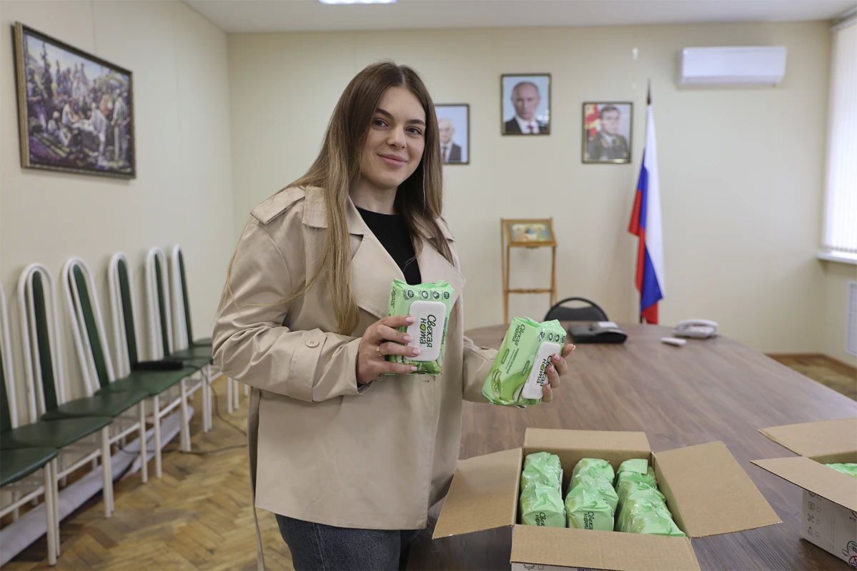 Брянские волонтеры подготовили землякам посылку с домашними консервами Брянские волонтеры подготовили землякам посылку с домашними консервами