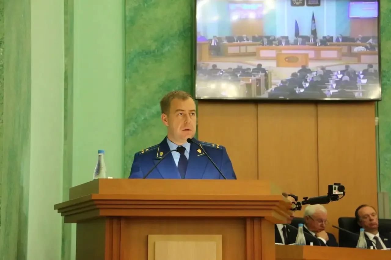 Сегодня, 30 октября 2026 года, исполняющий обязанности прокурора области Максим Маковеев принял участие в двадцать восьмом заседании Брянской областной Думы восьмого созыва