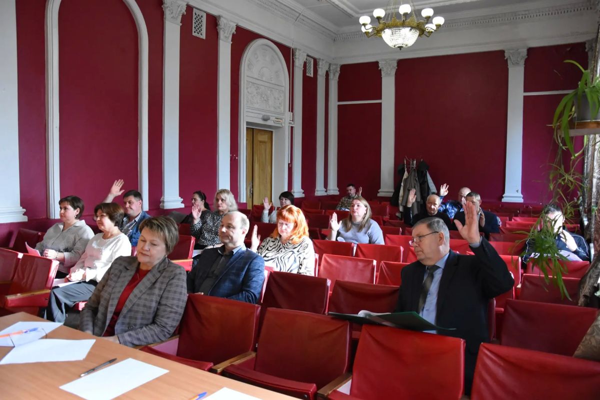 Состоялось 14-е заседание Дятьковского городского Совета народных депутатов пятого созыва Состоялось 14-е заседание Дятьковского городского Совета народных депутатов пятого созыва