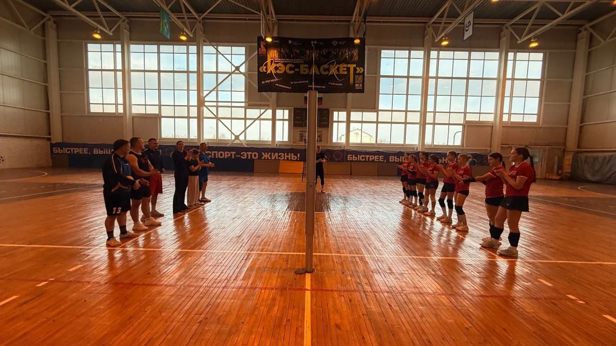 В спортивной школе «Триумф» состоялся особенный товарищеский матч по волейболу — он был посвящён Дню тренера и стал не просто спортивной встречей, а тёплым признанием в уважении к труду наставников В спортивной школе «Триумф» состоялся особенный товарищеский матч по волейболу — он был посвящён Дню тренера и стал не просто спортивной встречей, а тёплым признанием в уважении к труду наставников