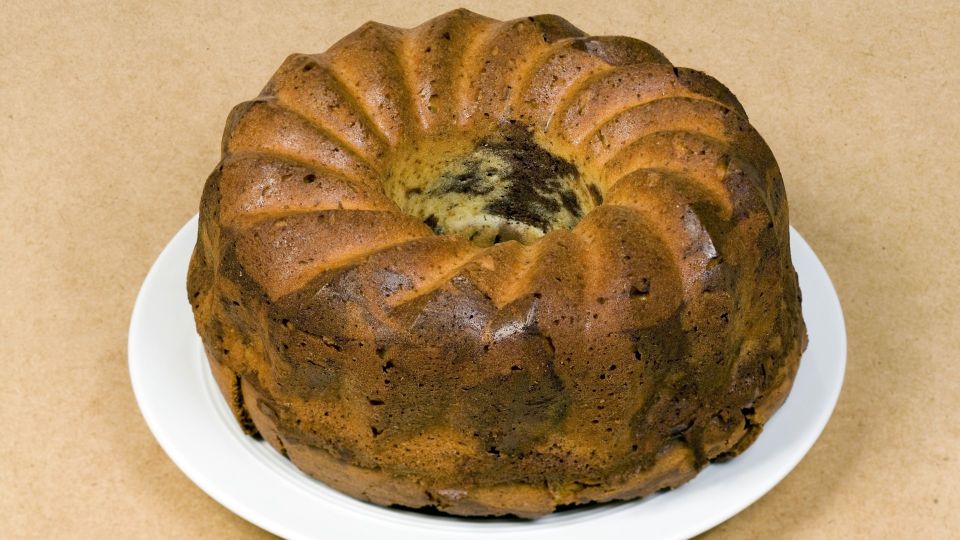 Пышный бисквит получите за пять минут: даже духовку включать не надо