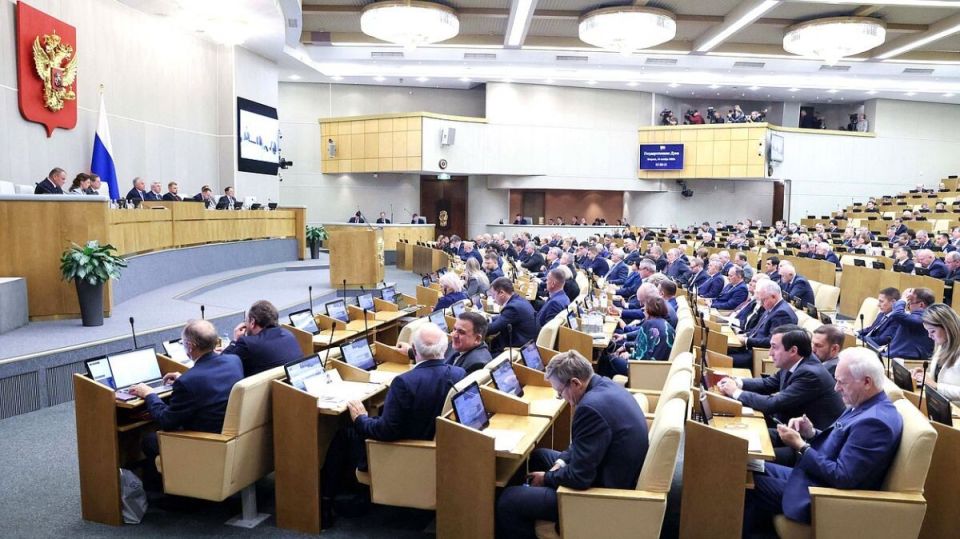 Госдума отклонила предложение увеличить штрафы для чиновников за оскорбление граждан