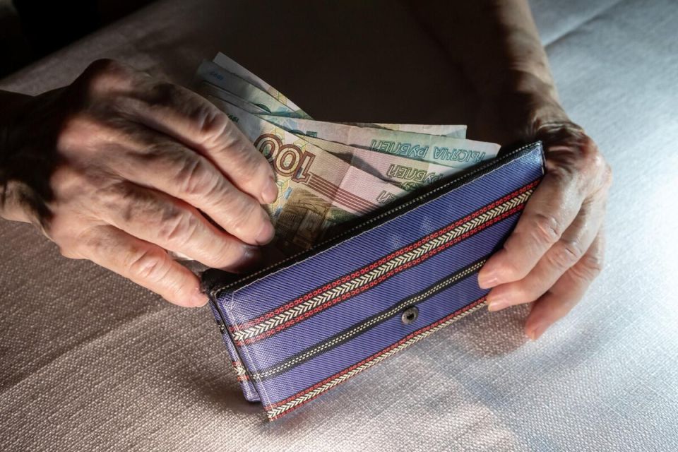 Когда пенсионные выплаты могут быть приостановлены: ключевые моменты