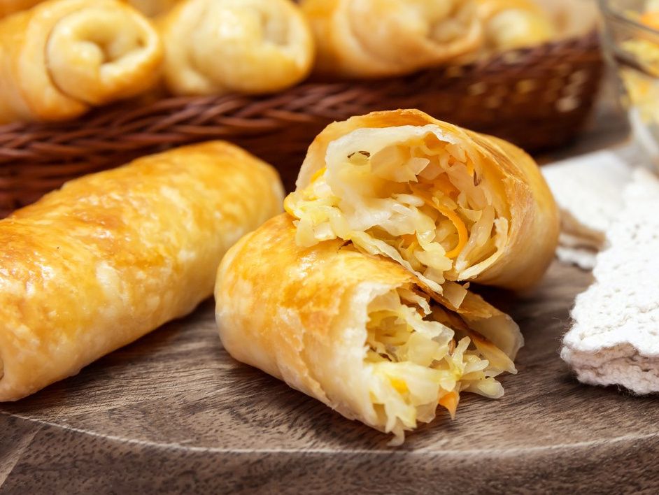 Постные пирожки с квашеной капустой: просто и вкусно!