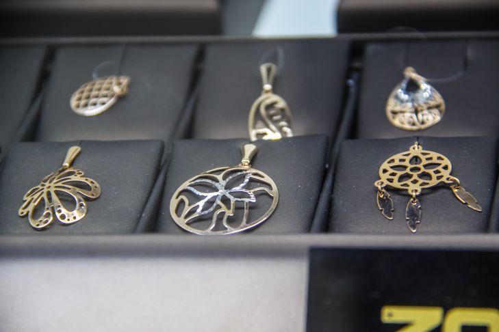 Чем освежить серебро, чтобы не тратиться на профчистку: эти средства есть в каждом доме