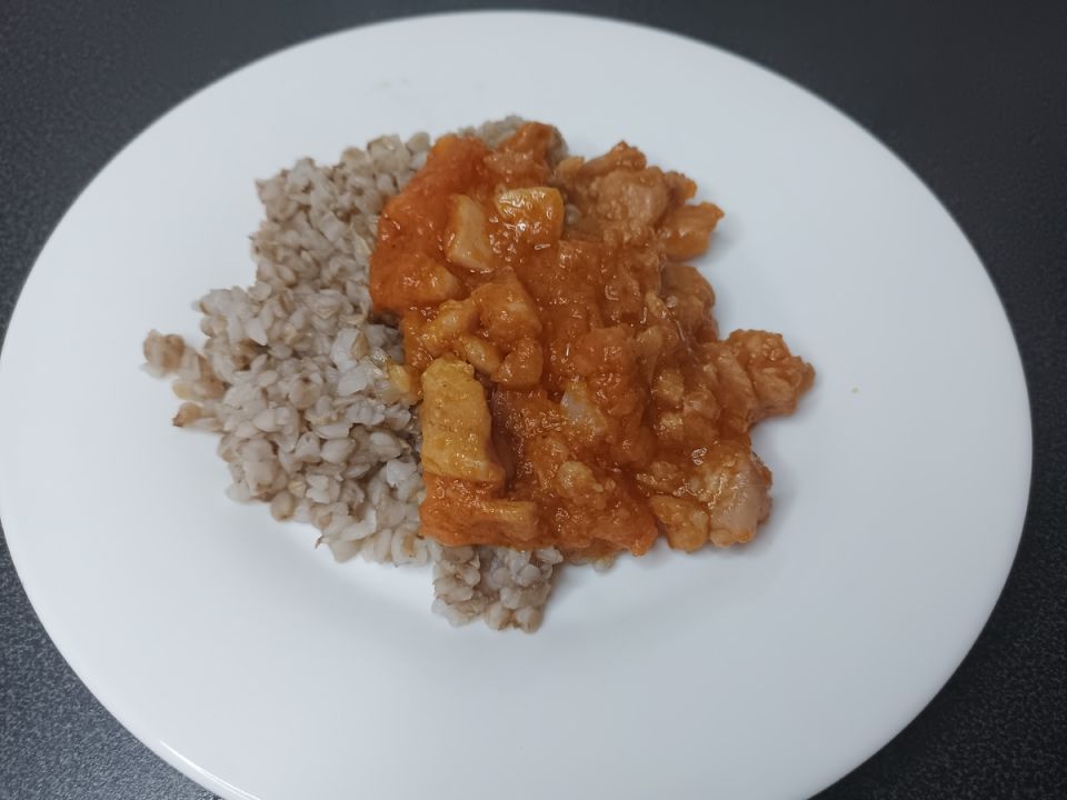 Сочный куриный гуляш: быстро, просто и невероятно вкусно