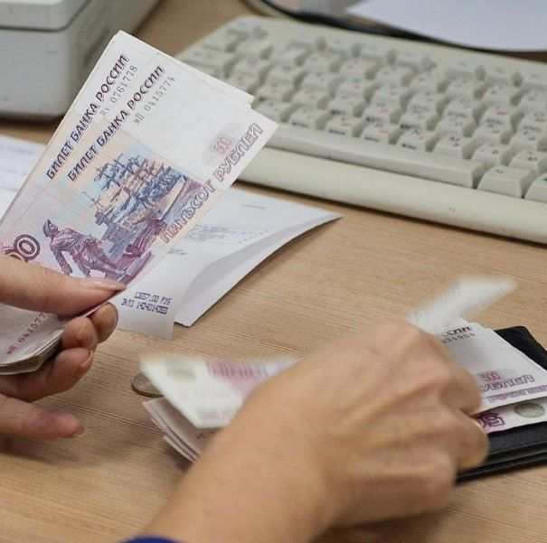 Вологжане получили пенсии и пособия раньше срока