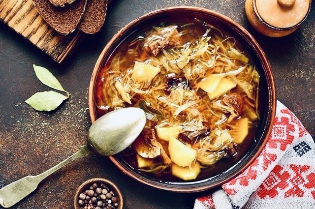 Ароматные щи с белыми грибами: как приготовить классический русский суп по рецепту Петра I