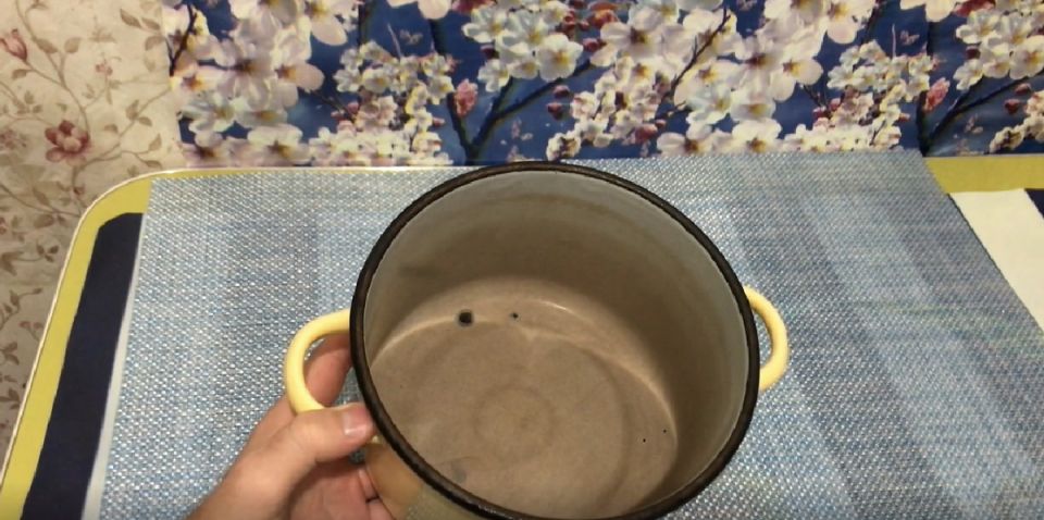 Как избавиться от известкового налета на эмалированной посуде