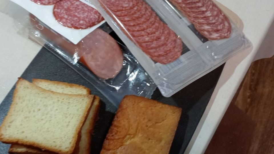 Как сохранить колбасу свежей и вкусной: советы по хранению