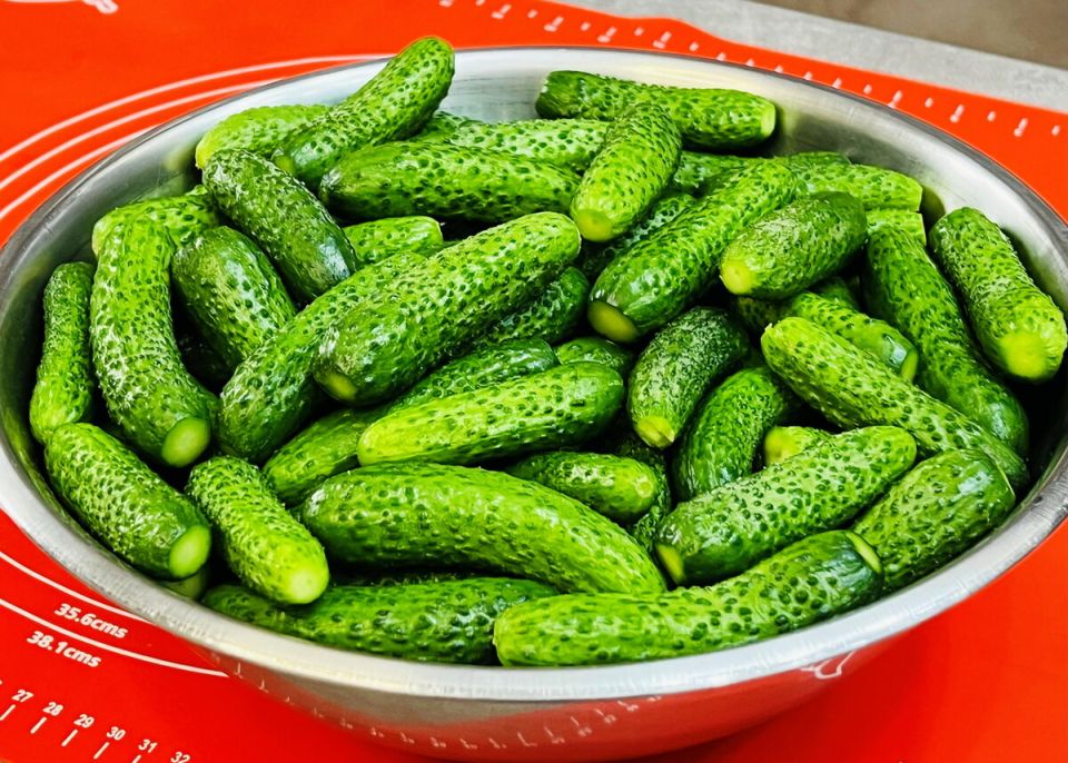 Почувствуйте Вкус Зимней Закуски: Маринованные Огурцы Без Уксуса за 10 Минут