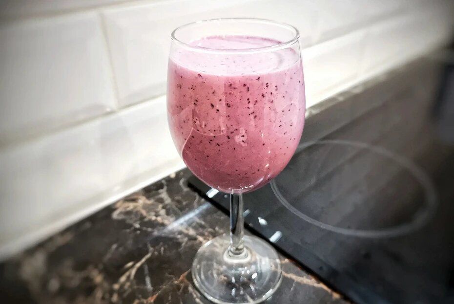 Нежный смузи с голубикой: идеальный напиток для вашего дня