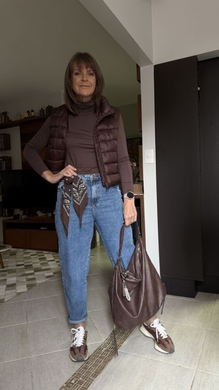 Шоколадная элегантность: модные наряды для женщин старше 50 лет